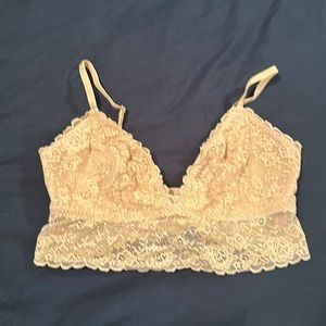 Maidenform Beige Lace Bralette in Large